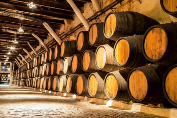 Why Full Casks Outperform Fractional Spirits in 2026