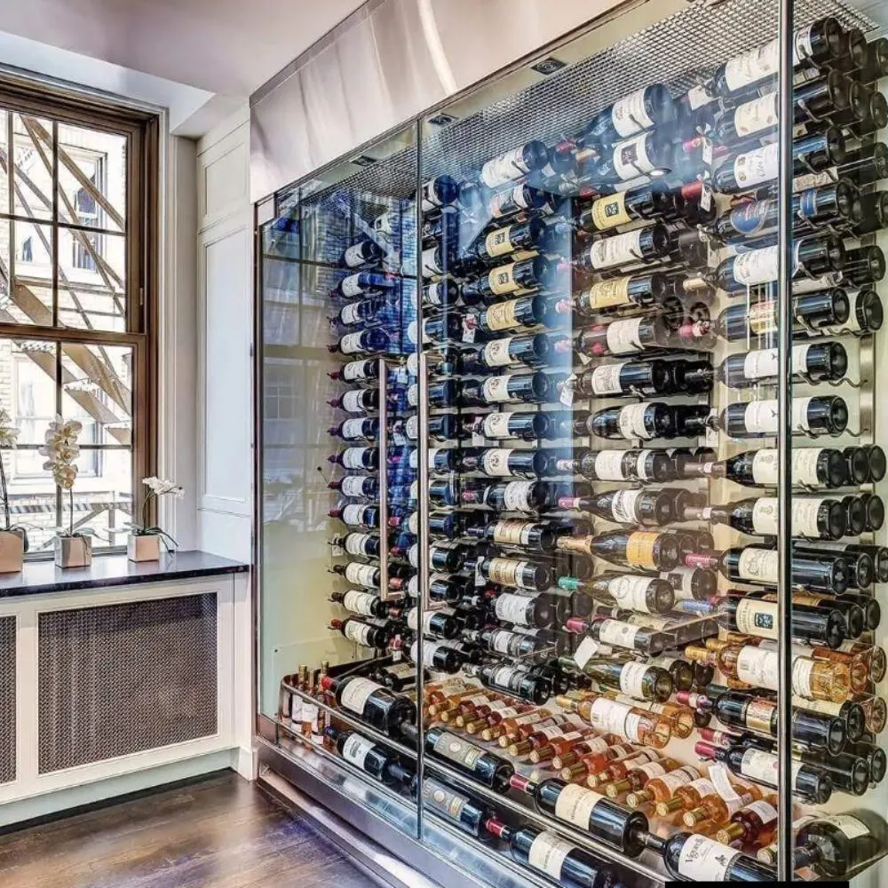Cellier enastré dans une cusine moderne