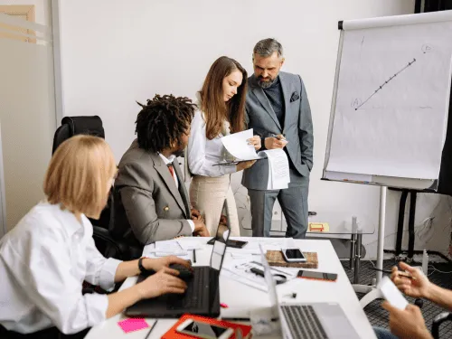 Human Resource Management & Business Structures in Geelong