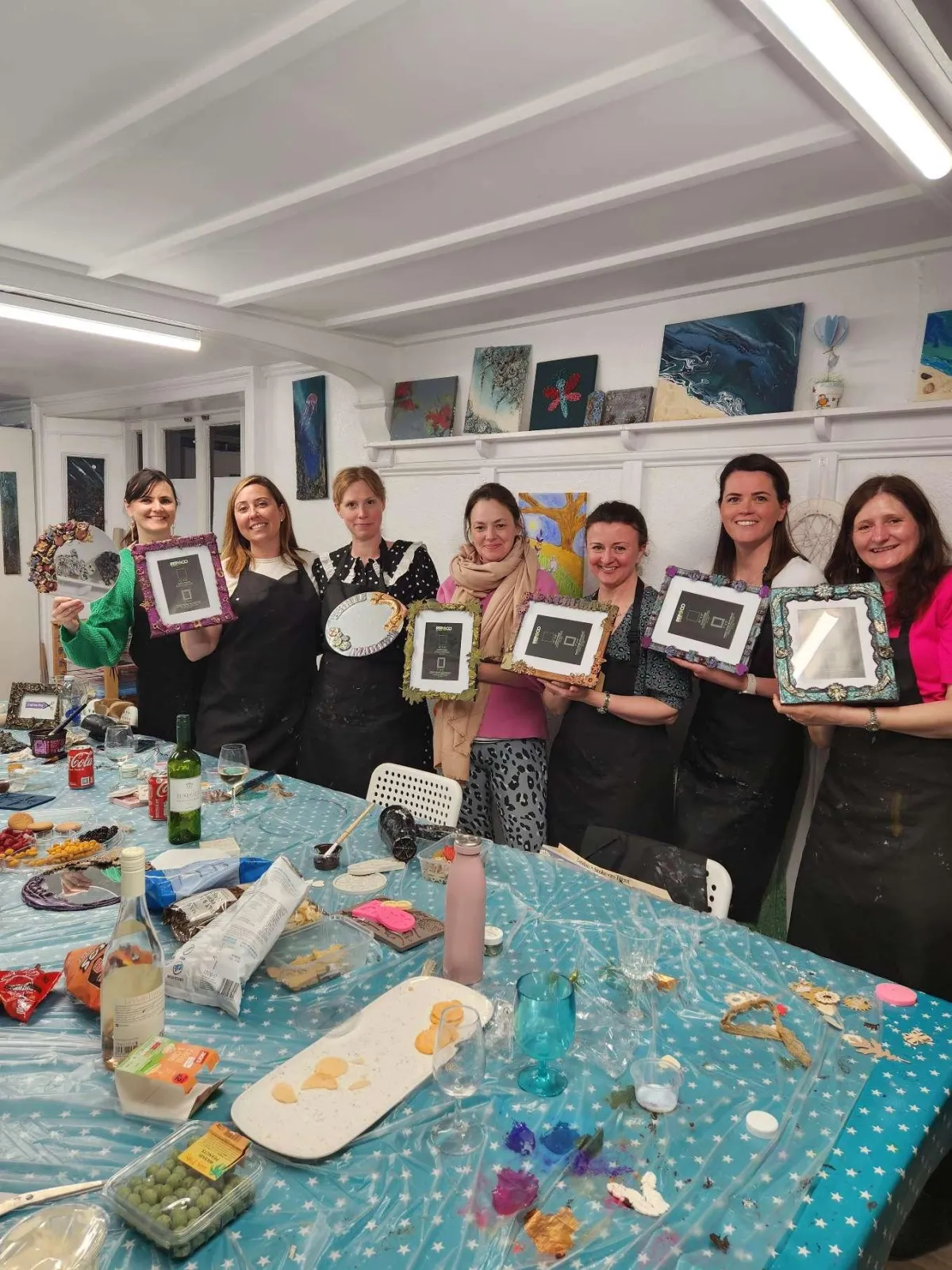 adult craft parties, private craft party, private craft workshop, craft parties, craft workshops, worcester park, craft my day, acrylic pouring, group activity