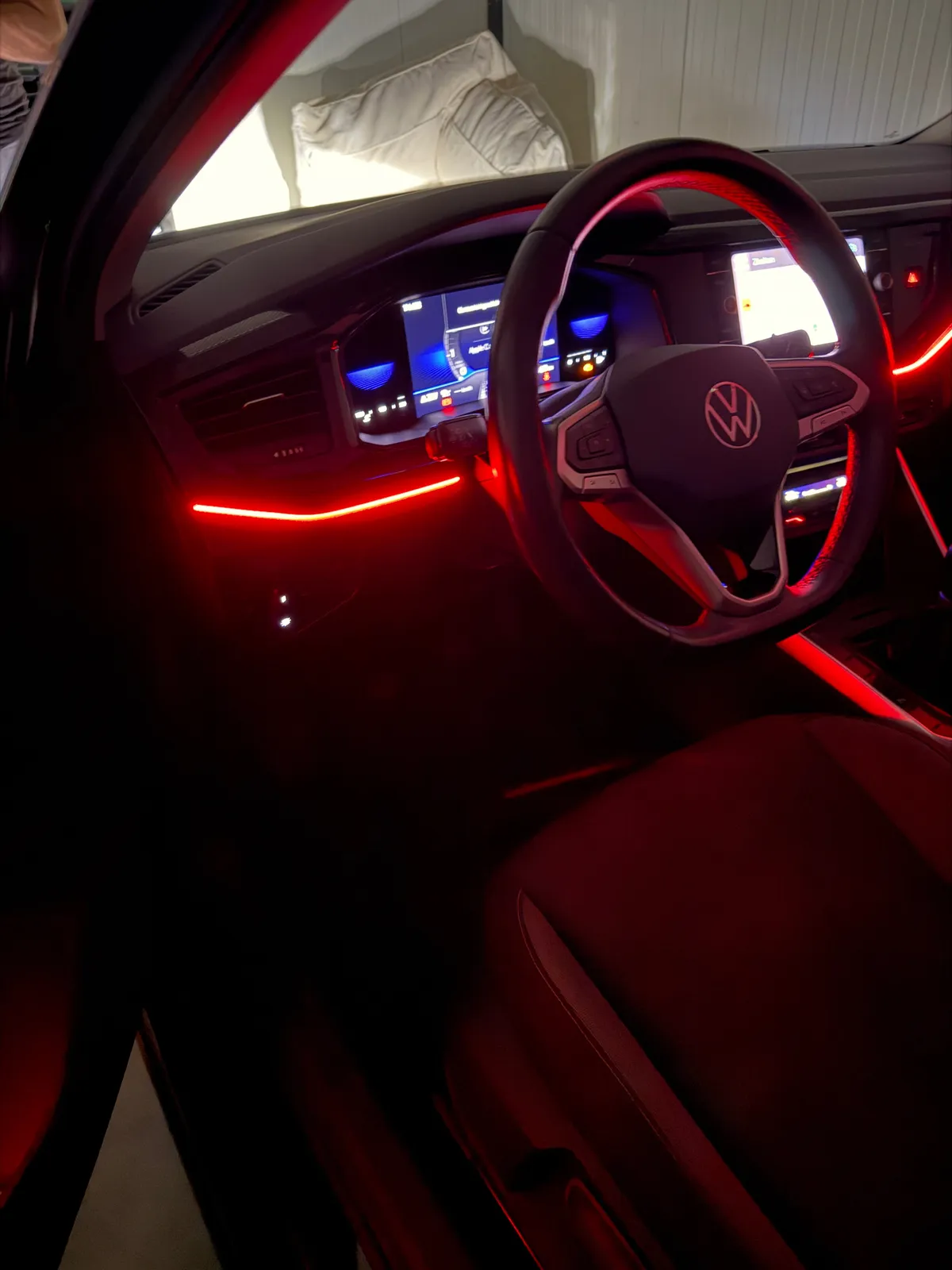 Werkend Apple CarPlay touchscreen interface in gemoderniseerd dashboard