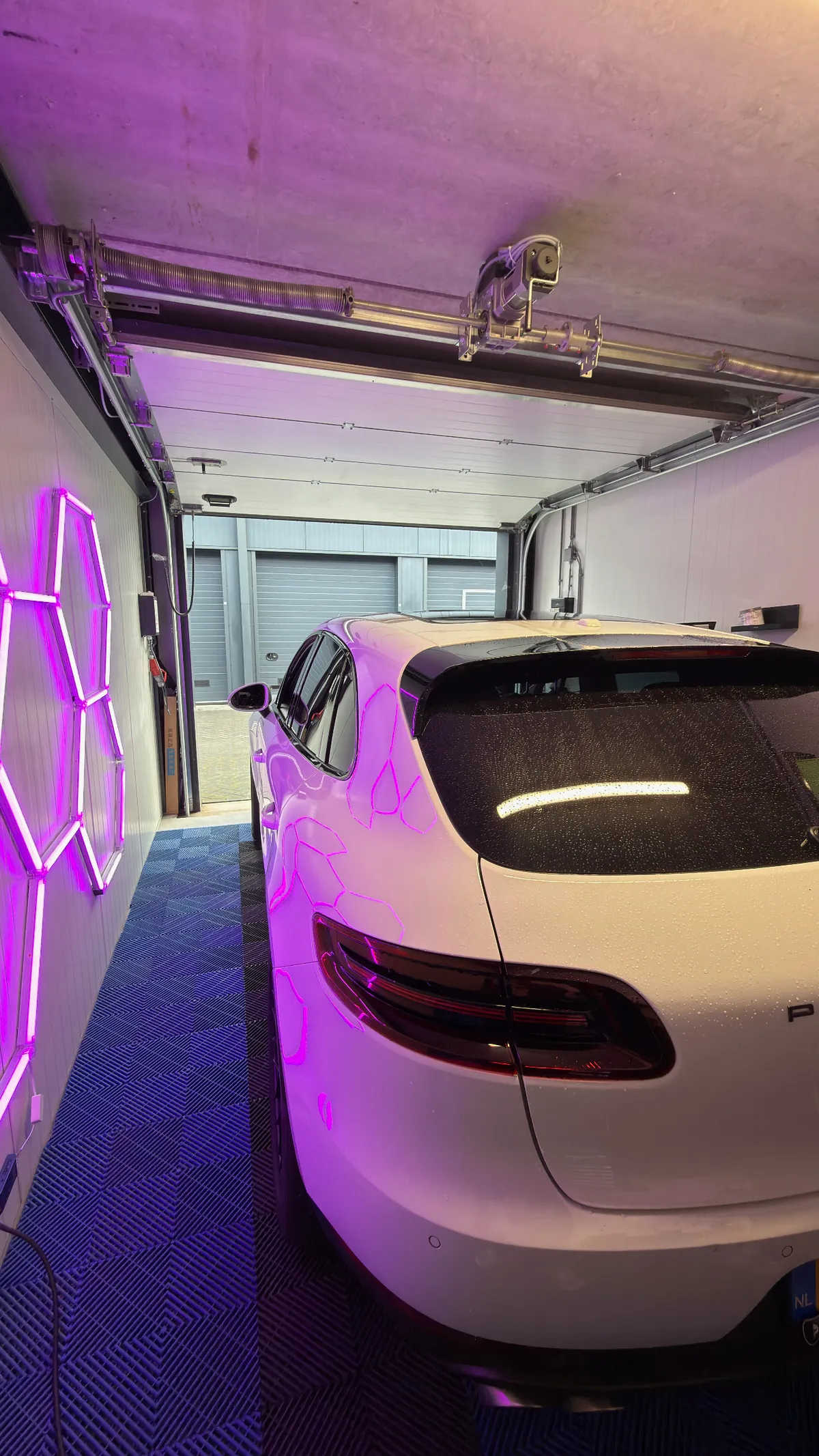 Werkend Apple CarPlay touchscreen interface in gemoderniseerd dashboard