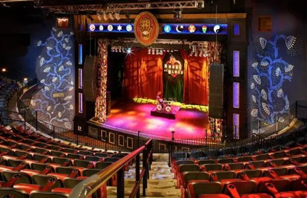 Watch live performances at the House of Blues