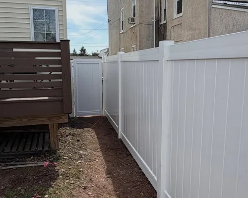 Limerick Vinyl Fencing