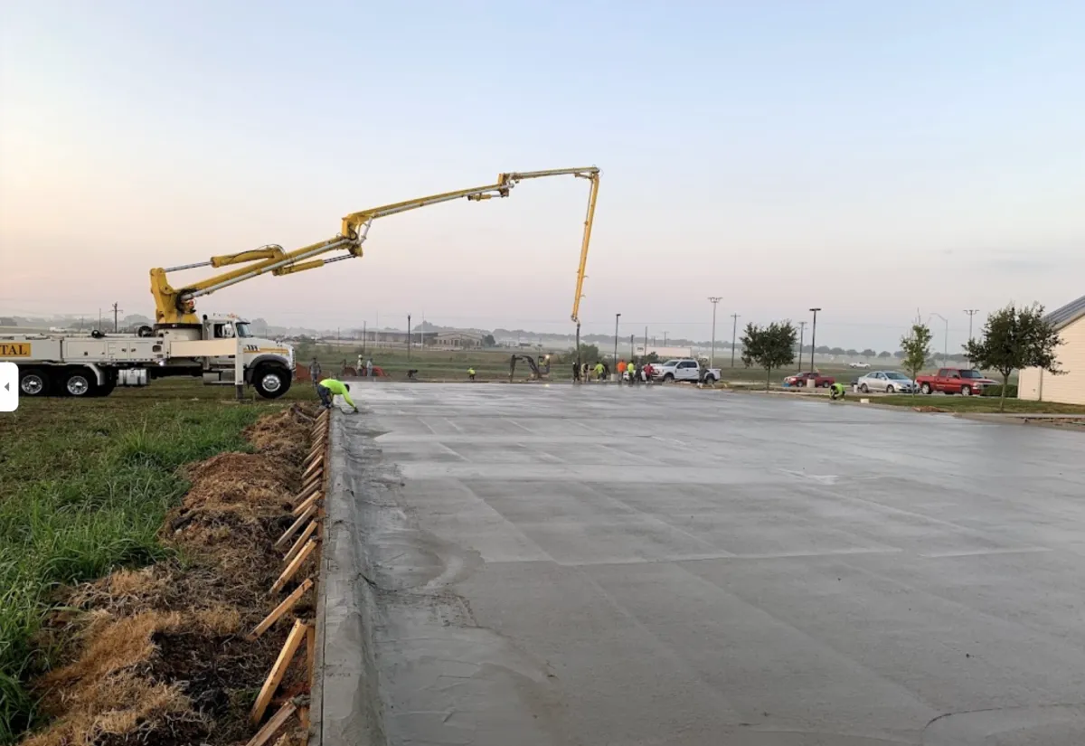 Maryland Heights Concrete builds driveways.