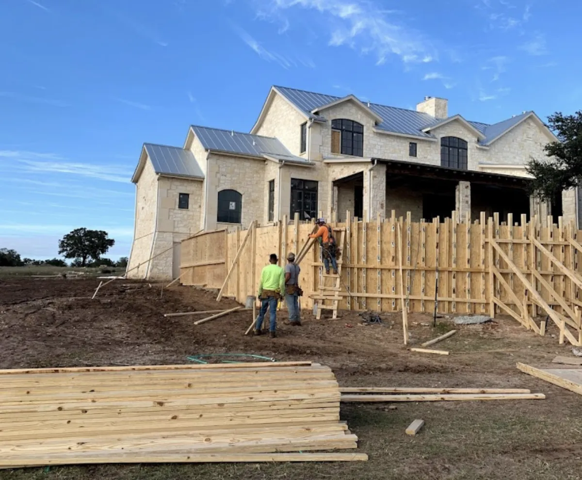 Maryland Heights Concrete constructs concrete driveways.