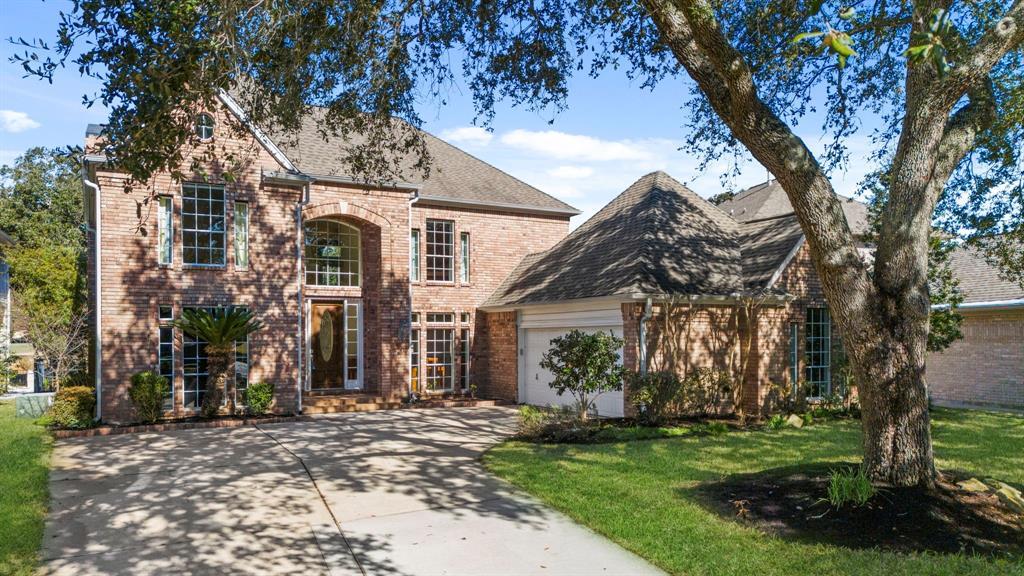 Sugarland Concrete builds and installs Driveway