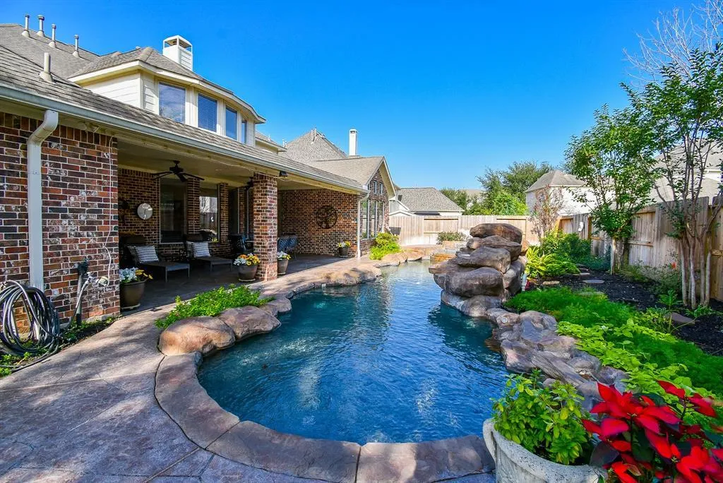 Sugarland Concrete builds and installs Pool Deck