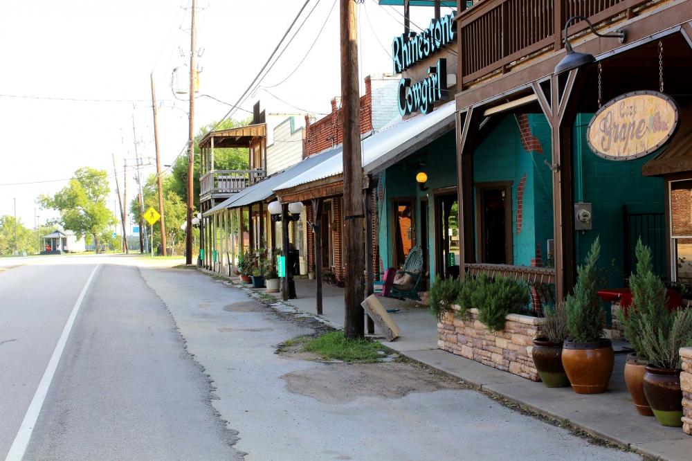 The Pros and Cons of Living in Montgomery, Texas: Complete Relocation Guide for 2026