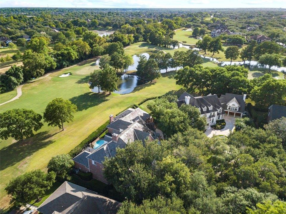 Golf Course Living in Woodforest TX: Is It Right for You?