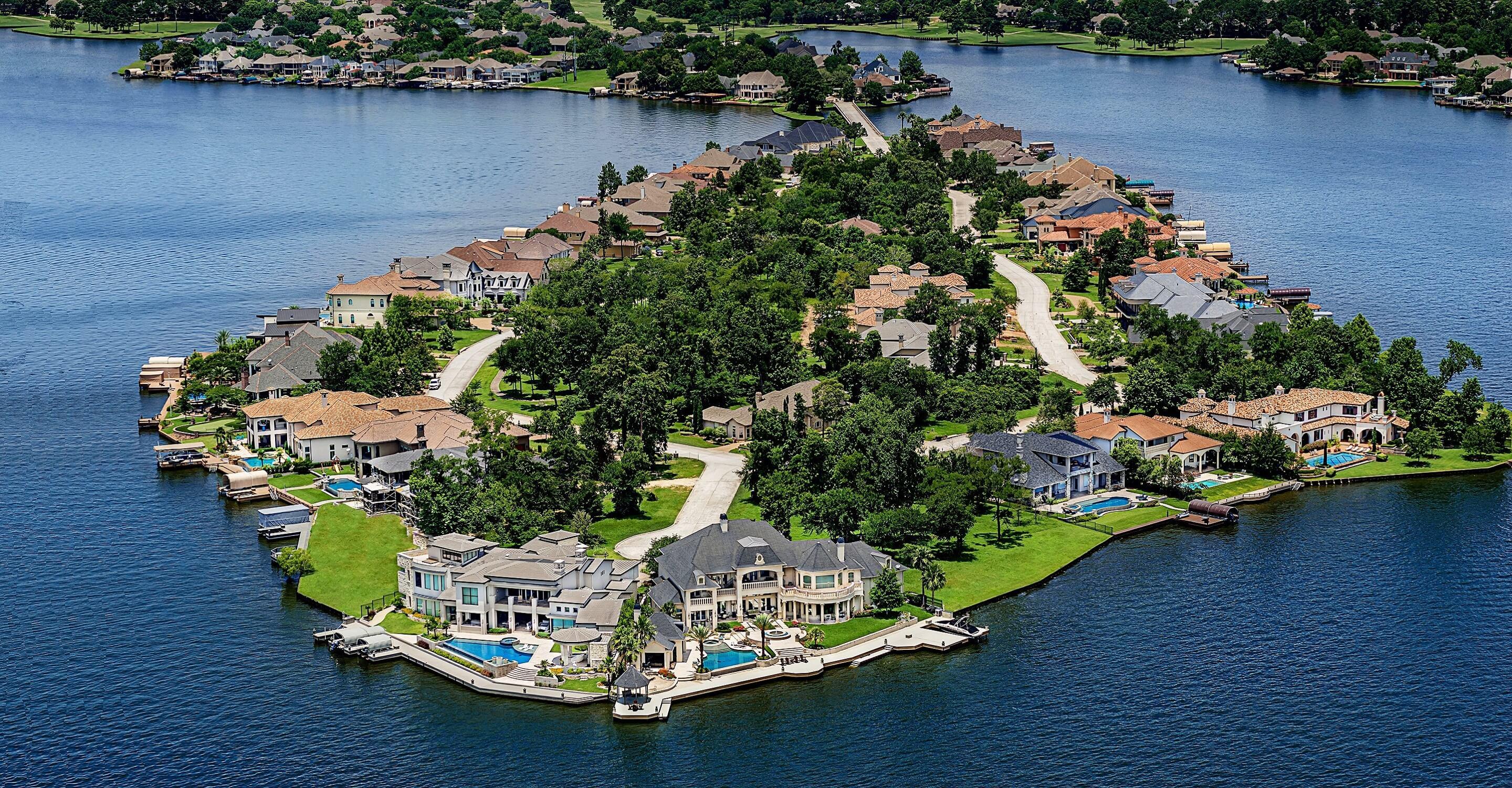 Best Lake Conroe Neighborhoods for Full-Time Residents