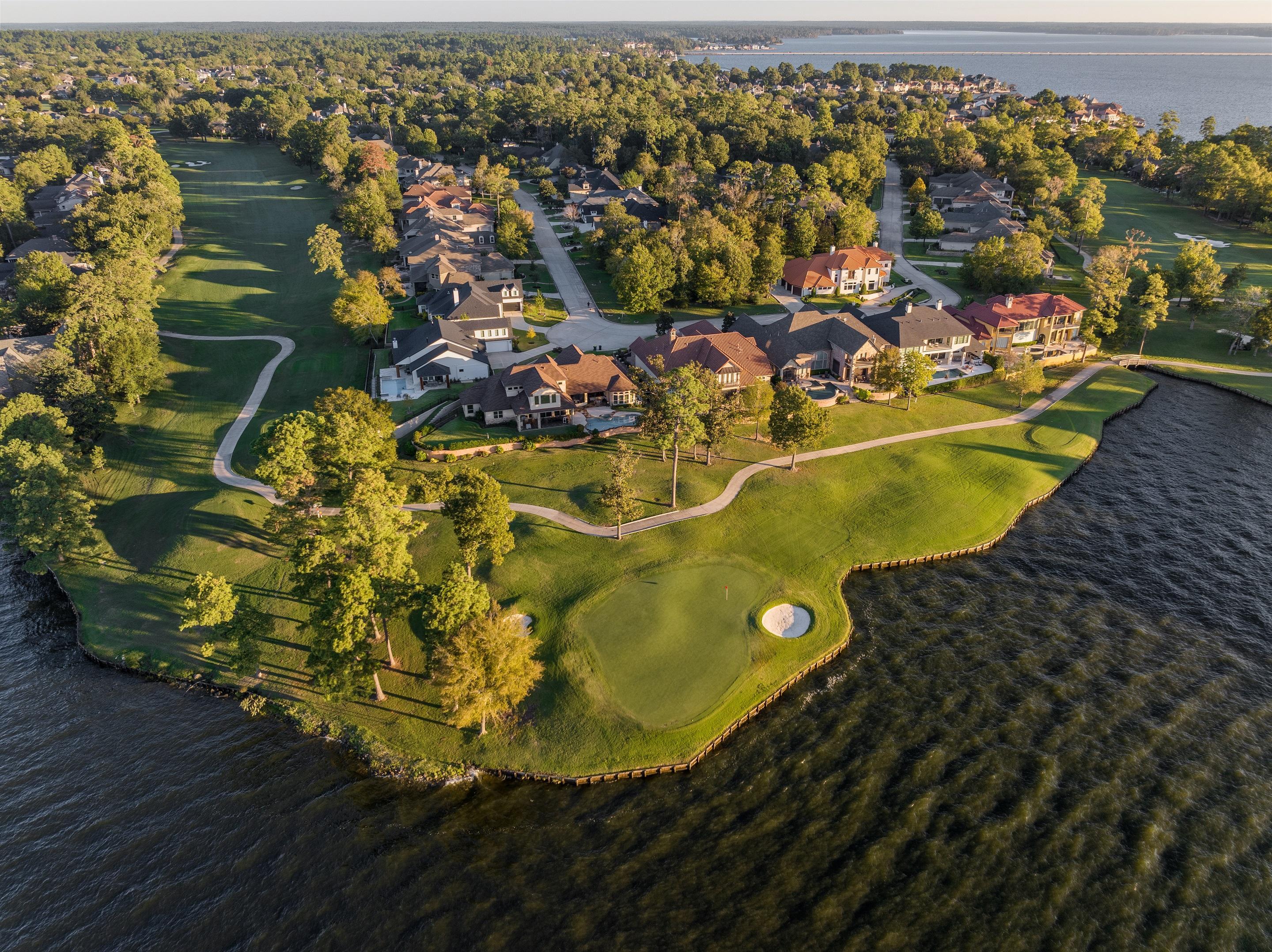 Golf Course Communities Around Lake Conroe: A Homebuyer's Guide