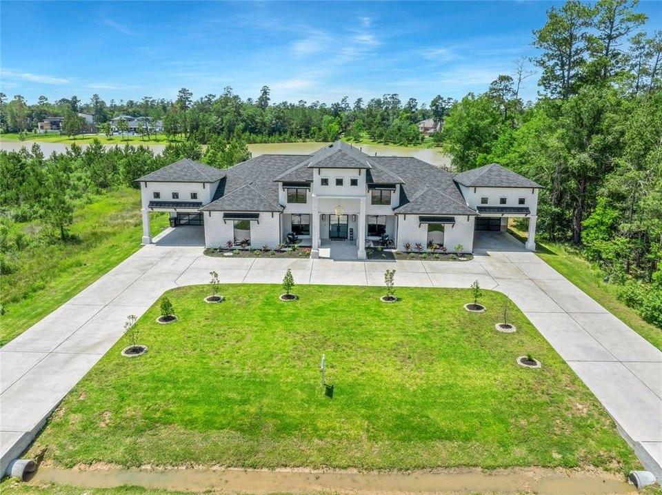 Spring TX Homes With Three-Car Garages: What Home Buyers Need to Know