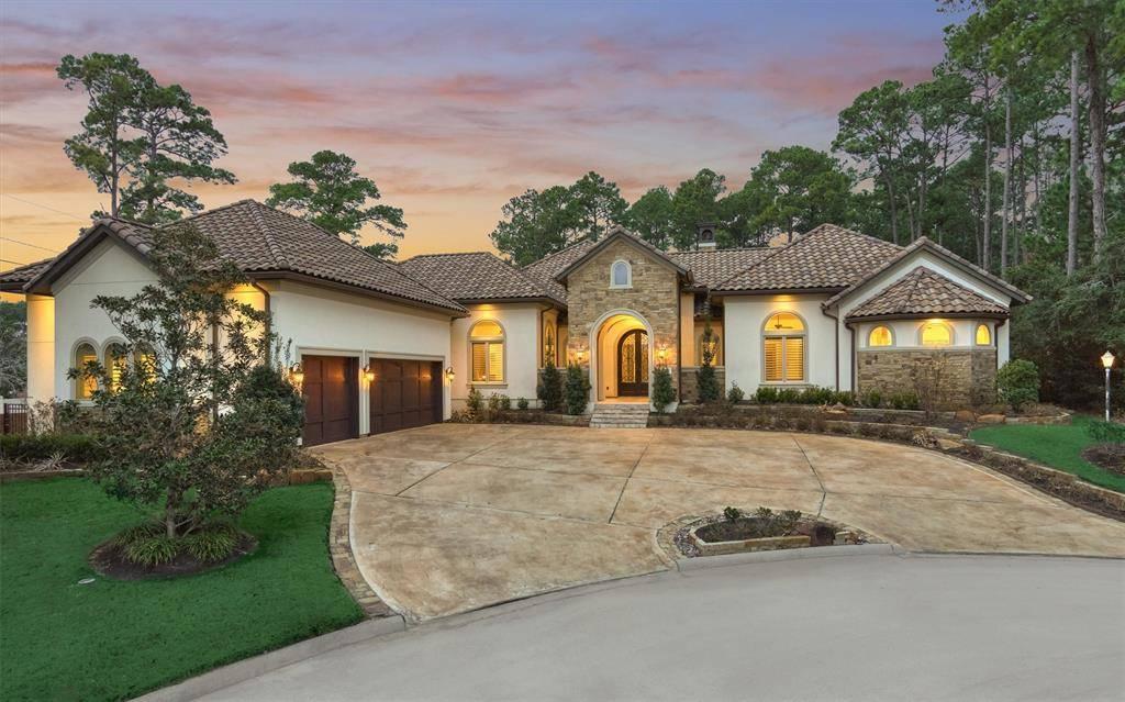 Lake Conroe Homes With Three-Car Garages: What Buyers Need to Know