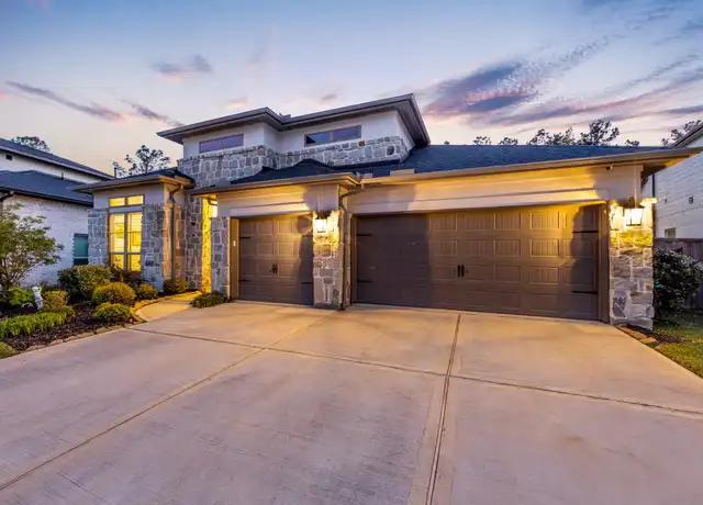 Woodforest TX Homes With Three-Car Garages: What Buyers Should Know