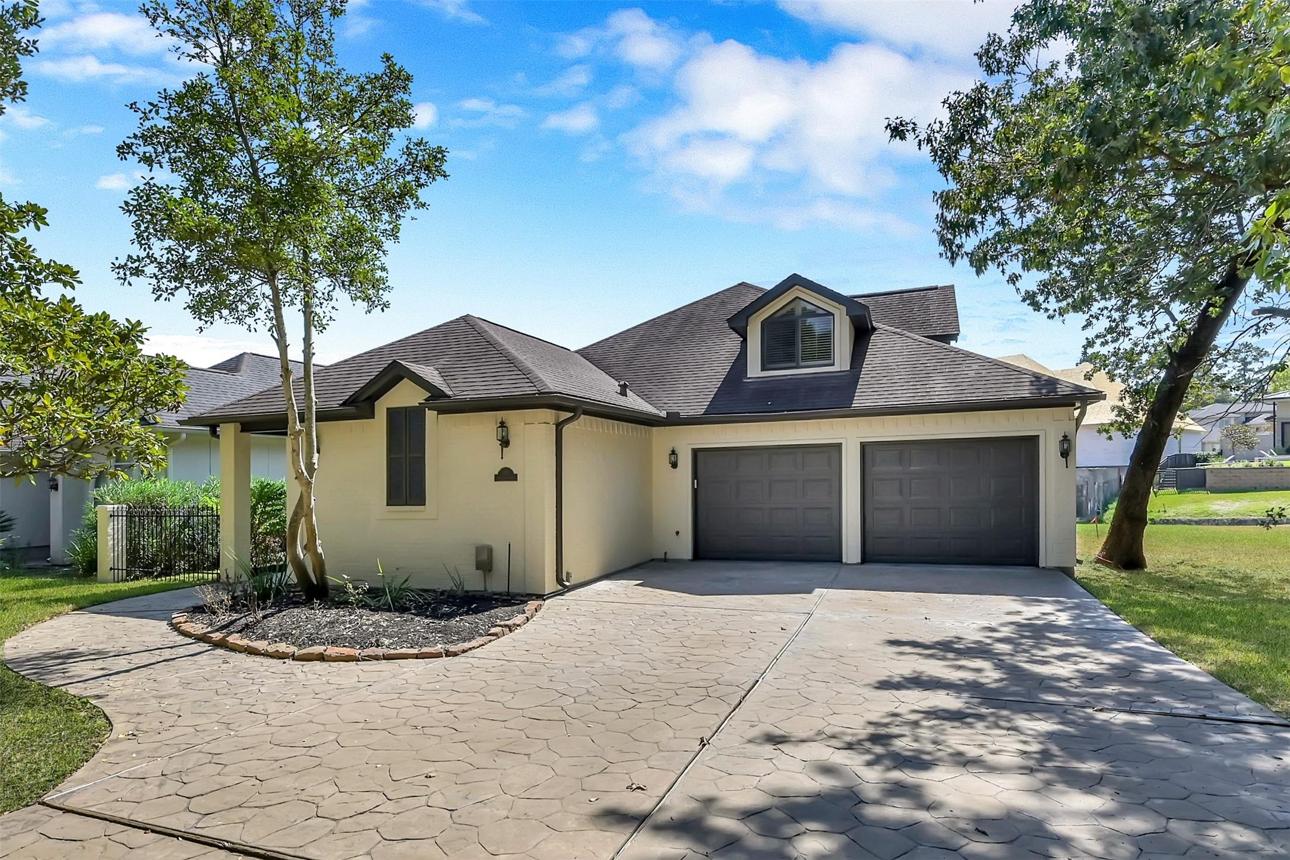 Lake Conroe Homes With Three-Car Garages: A Complete Buyer's Guide (2026)