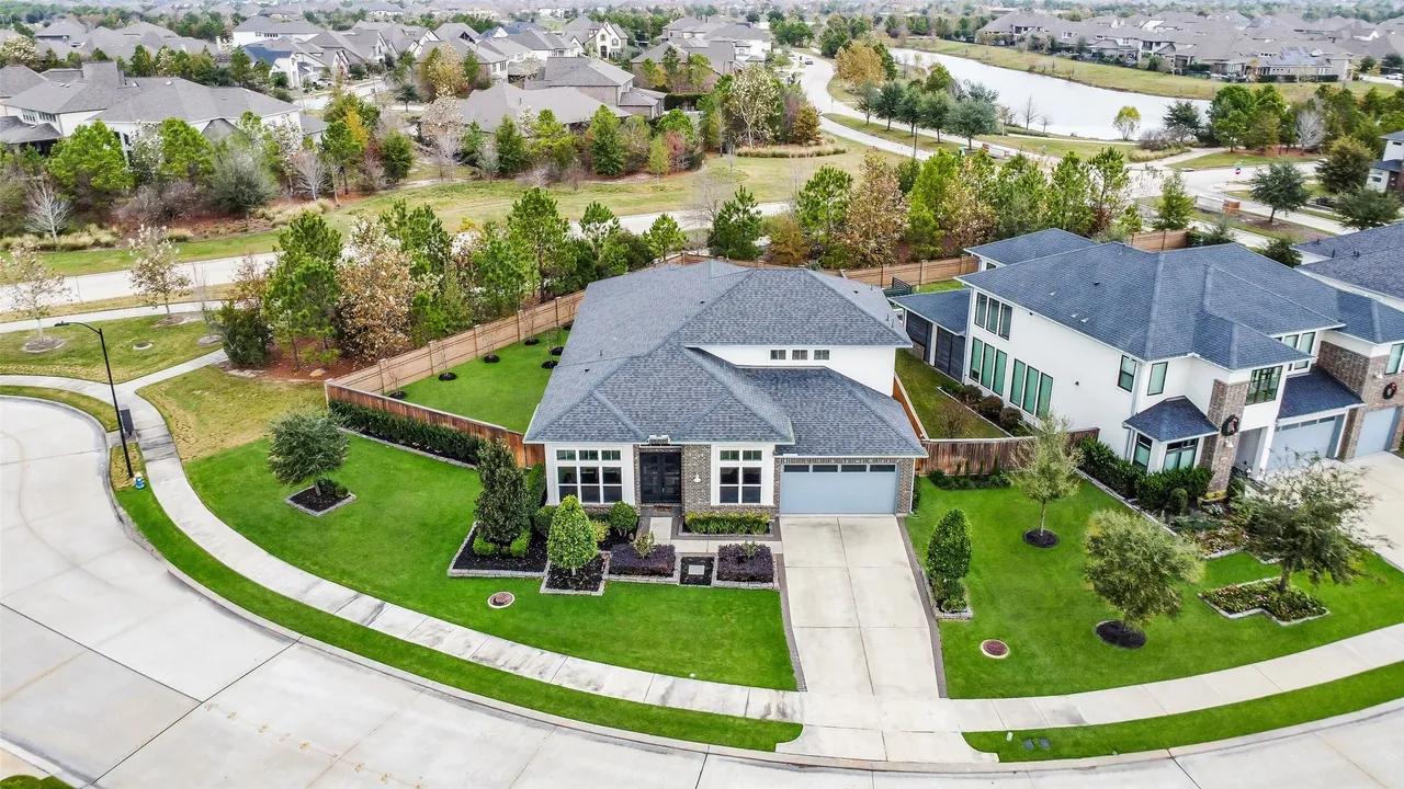 Corner Lot vs. Cul-de-Sac Homes in Cypress TX: Which Homesite Is Best? (2026 Buyer's Guide)