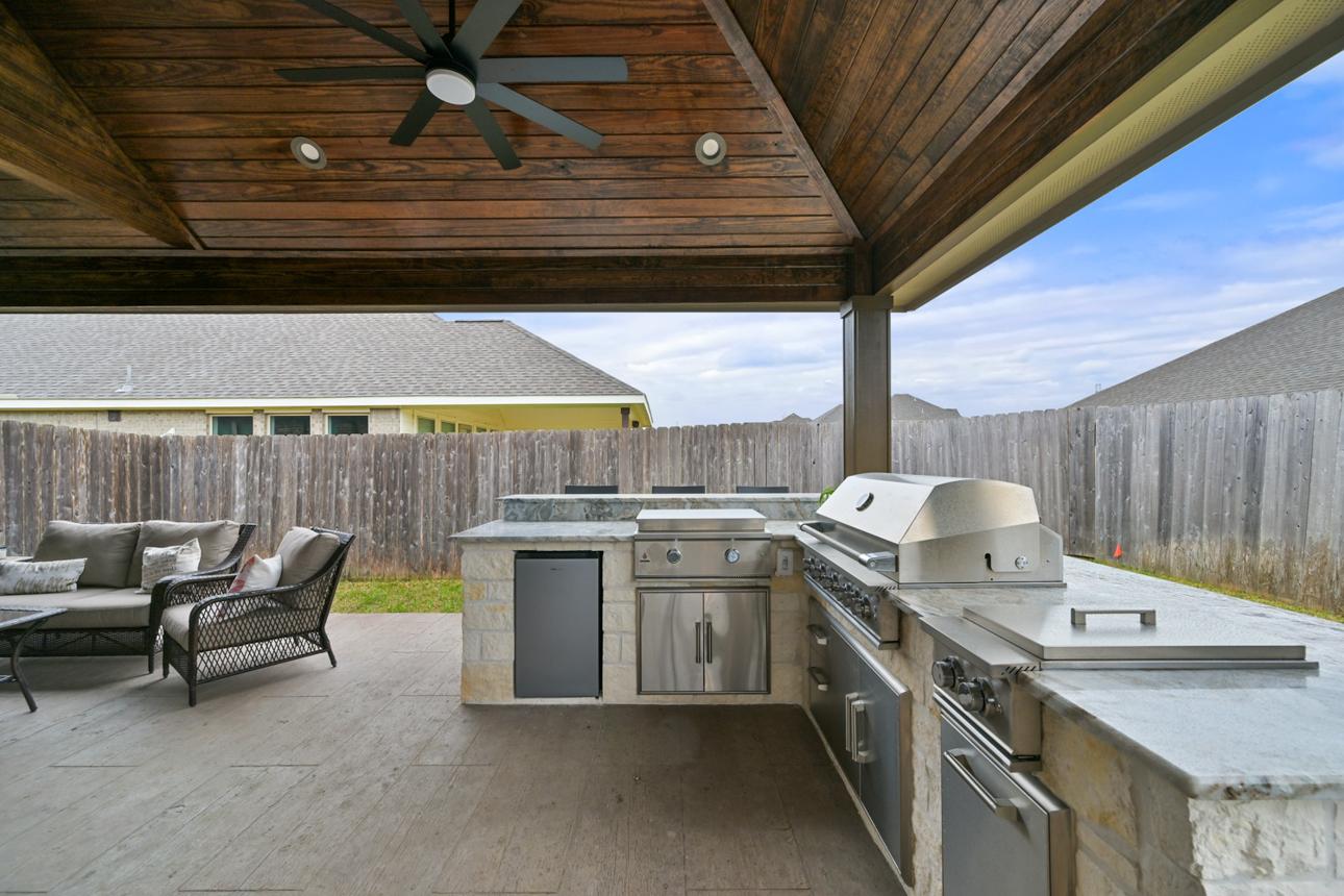 Outdoor Kitchen Homes in Cypress TX: Why Buyers Love Them