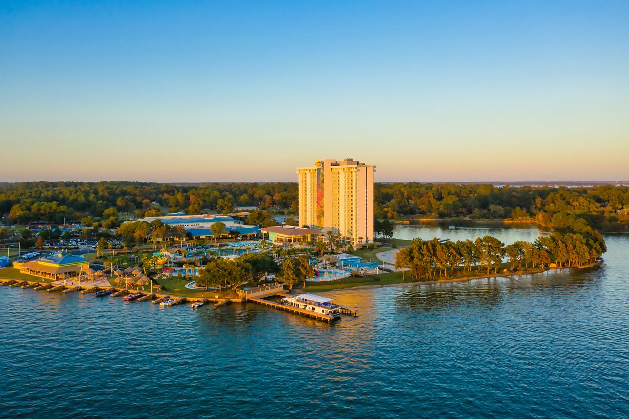A Local Guide to Margaritaville Lake Resort on Lake Conroe (2026 Guide)