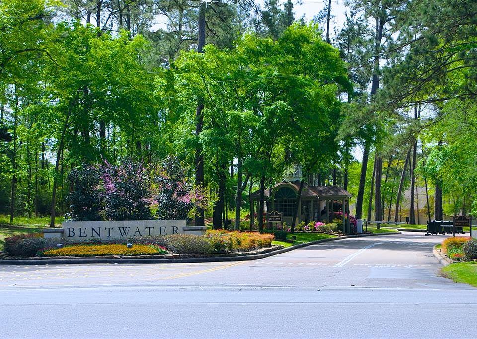 Gated Communities Near Lake Conroe: What Buyers Should Know (2026 Guide)