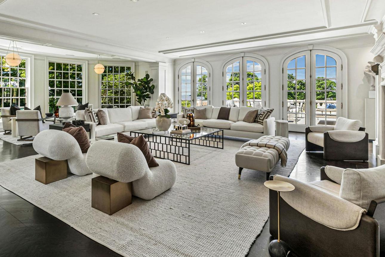 Luxury Home Staging Tips That Help Homes Sell Faster in The Woodlands