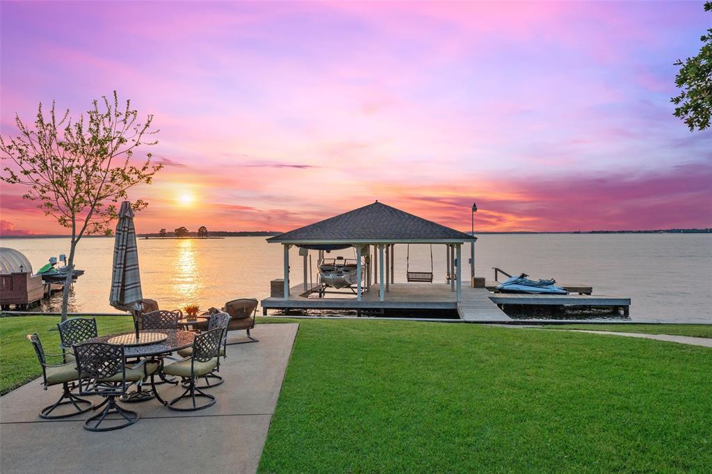 The Biggest Mistake Lake Conroe Waterfront Sellers Make (It's Not the Price)