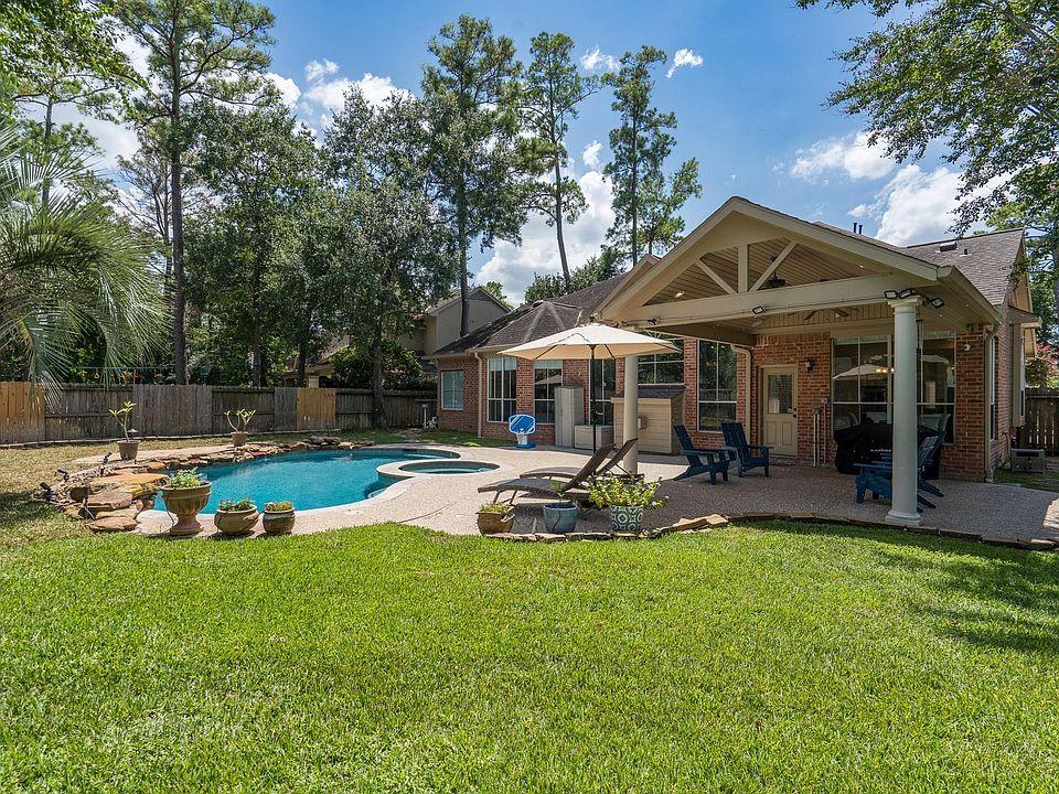 Your Pool Can Be the Reason Buyers Fall in Love—If You Market It Right