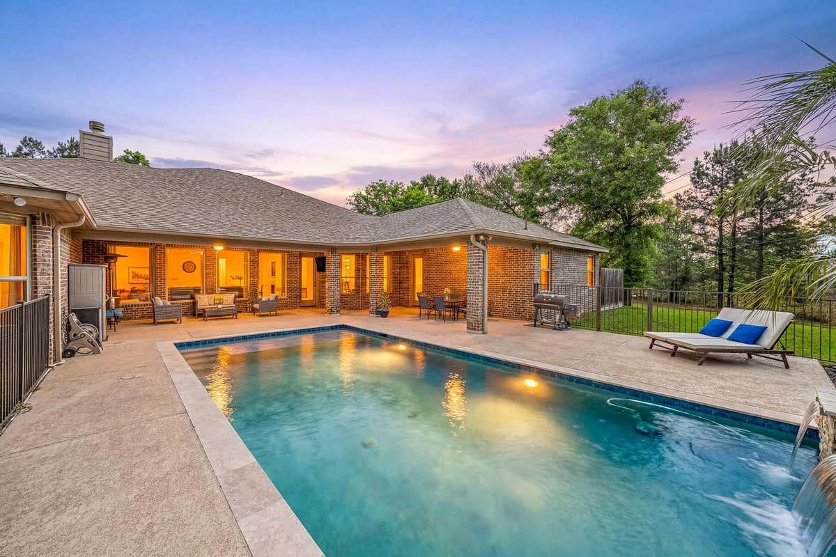 Your Woodforest Home Has a Pool. How Much Is That Actually Worth to a Buyer?