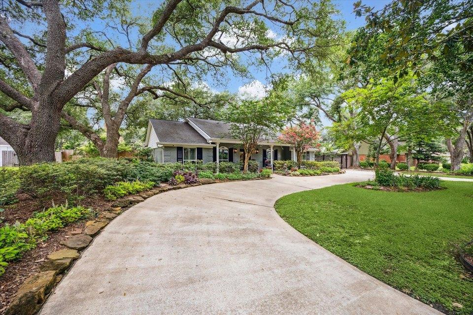 Buyers Haven’t Even Opened the Front Door—and They Already Noticed the Driveway