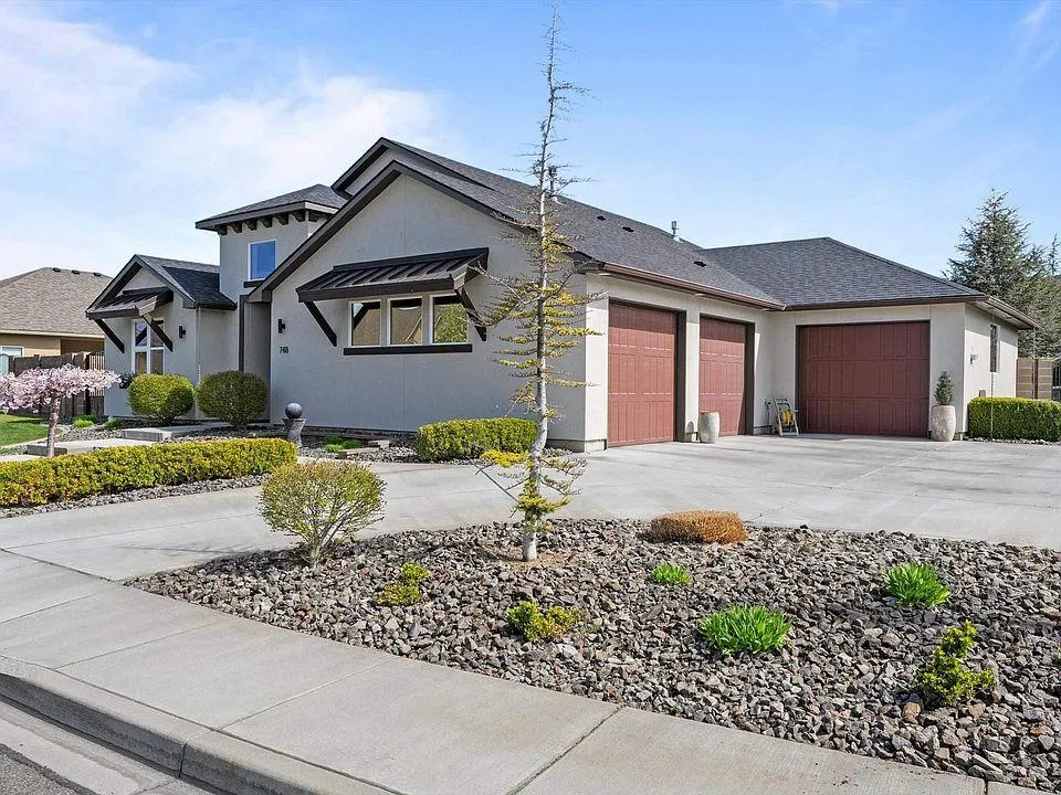 Richland Concrete builds and installs Driveways