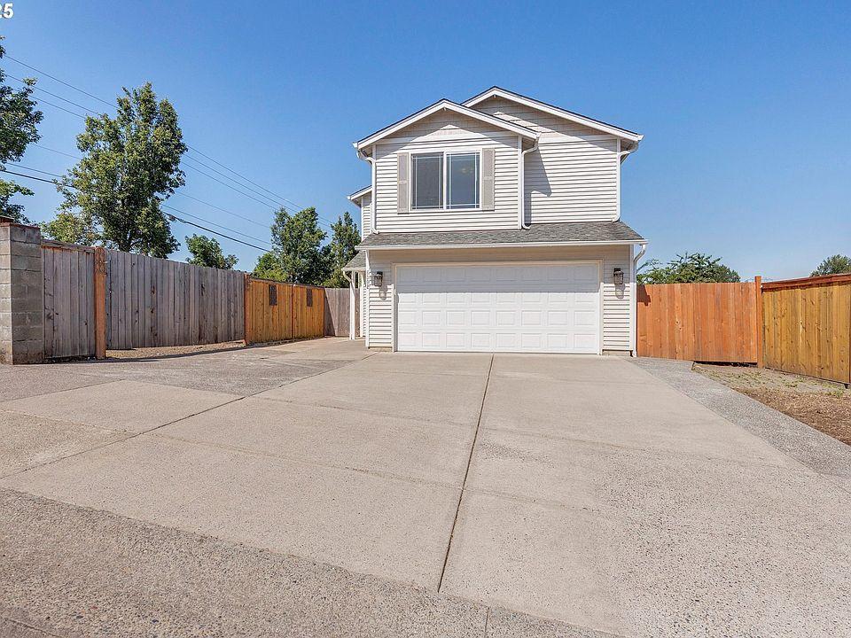 Richland Concrete builds and installs Driveways