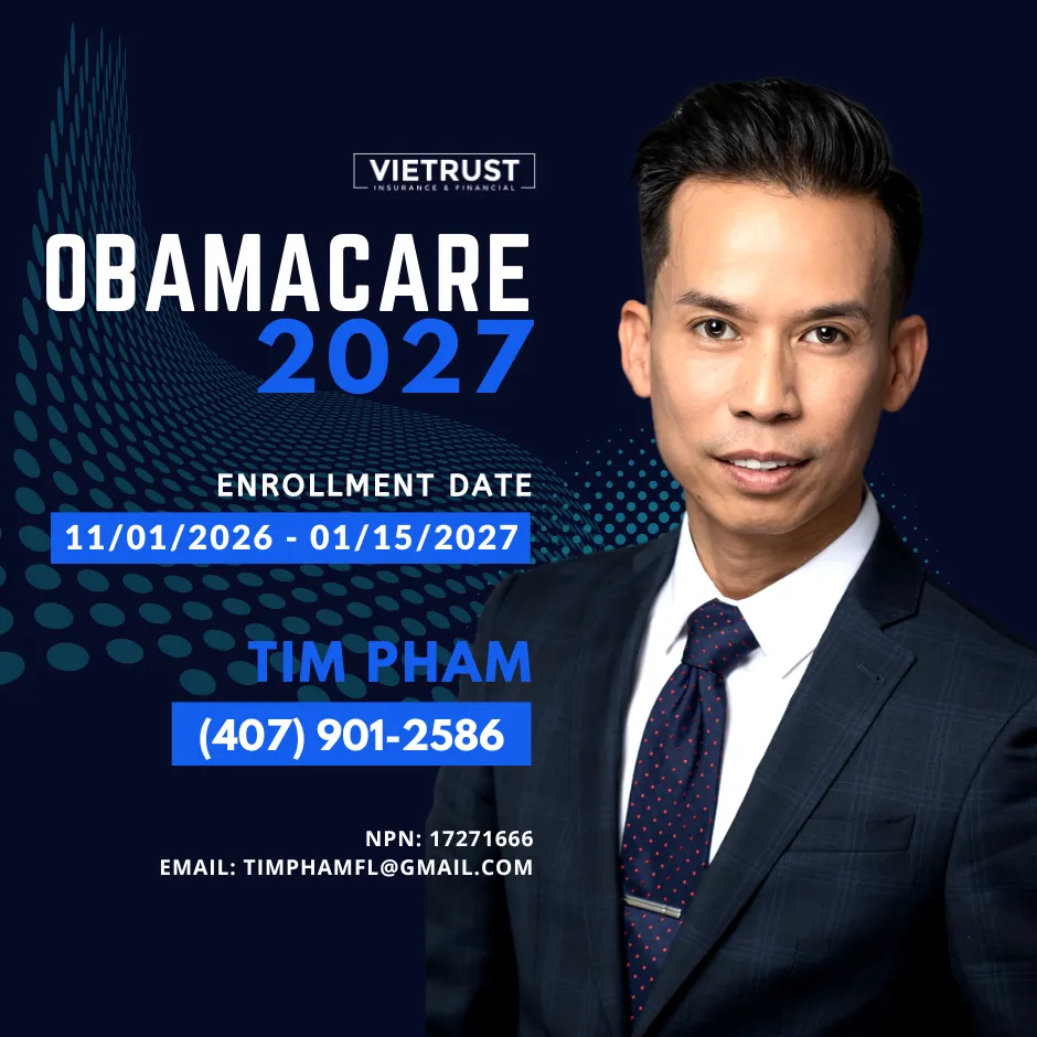 Bilingual health insurance broker consulting with Orlando residents