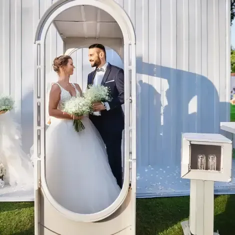 Newly Wedded Couple poses for Tblack Studios Mirror Booth