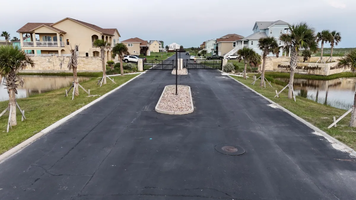137 Beach View, Rockport, TX 78382