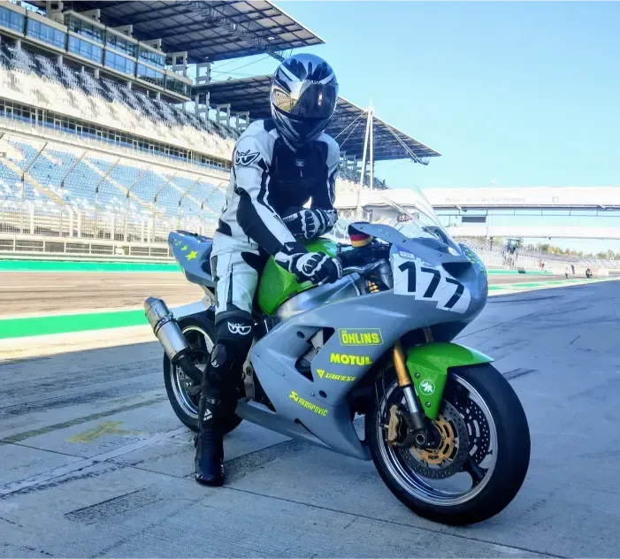 Schonende Handwäsche Fahrzeugaufbereitung Dresden