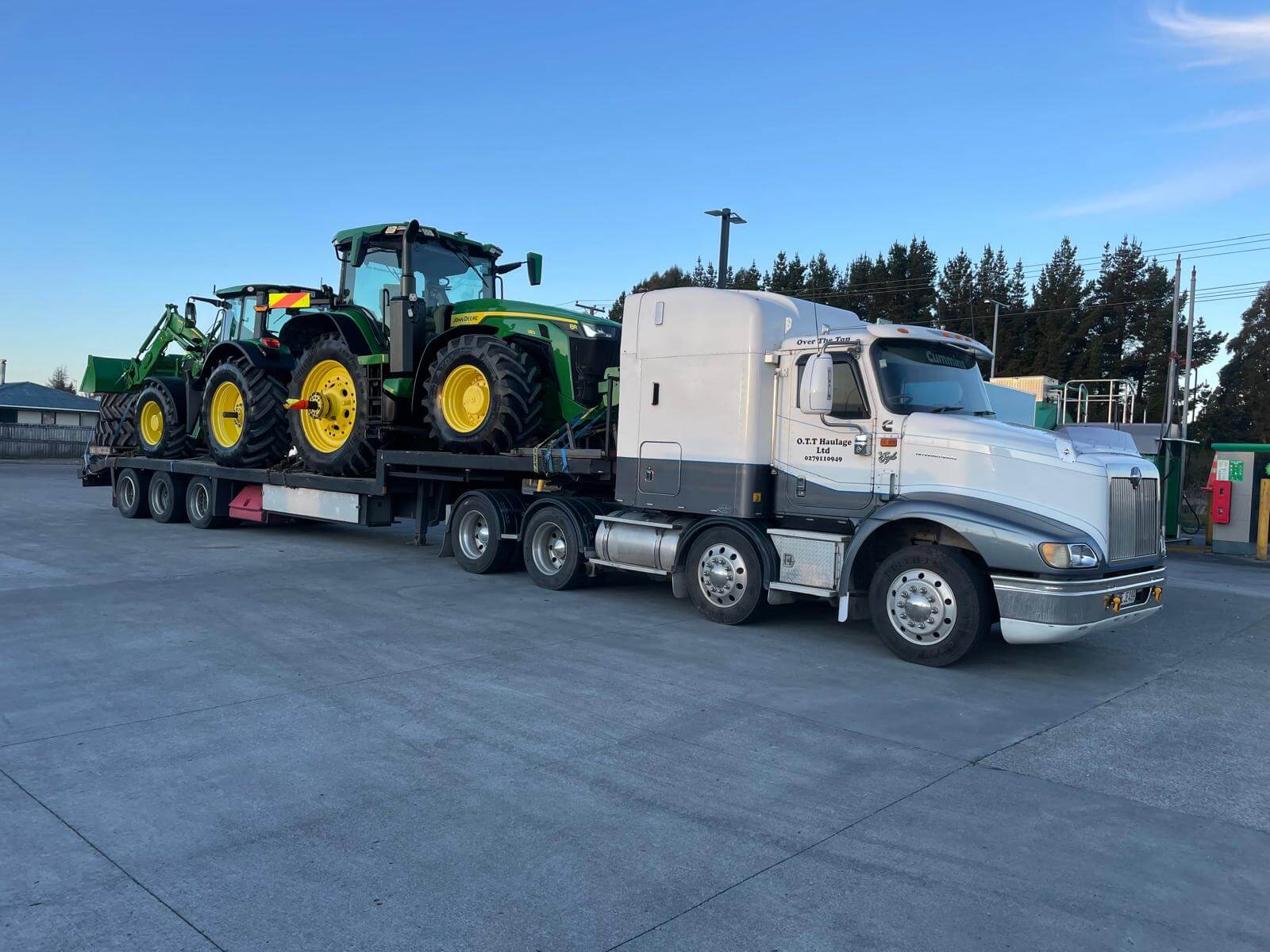 Digger and heavy machinery transport service in Waikato
