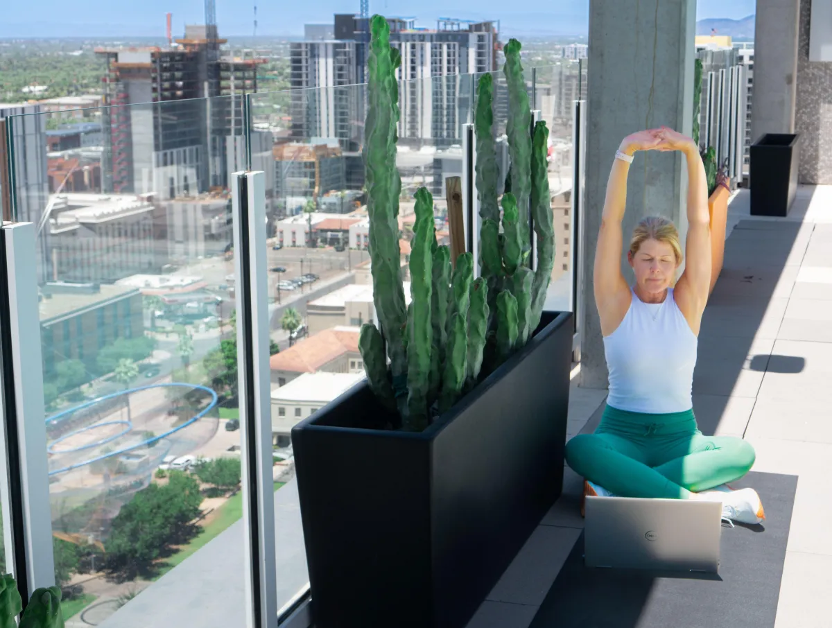 Coach Nicki leading personalized sleep and energy coaching session for women 40+