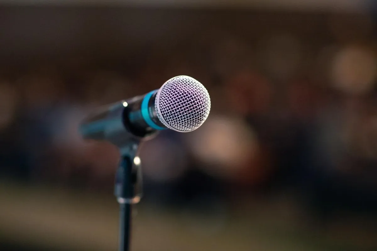 Microphone for public speaker - Command the room