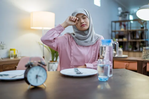 الضغط الاجتماعي وتنظيم الطاقة العصبية لدى الأمهات العاملات