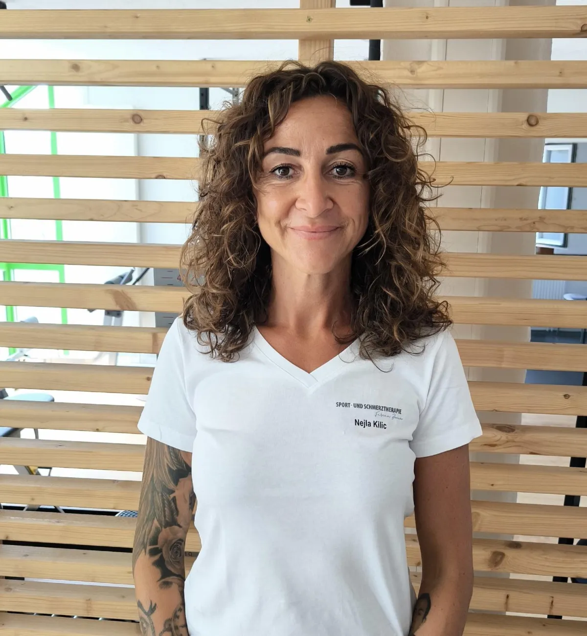 Nejla Kilic, Therapeutin in der Sport- und Schmerztherapie Fabian Berner Esslingen, spezialisiert auf Akutbehandlung und Belastungsaufbau