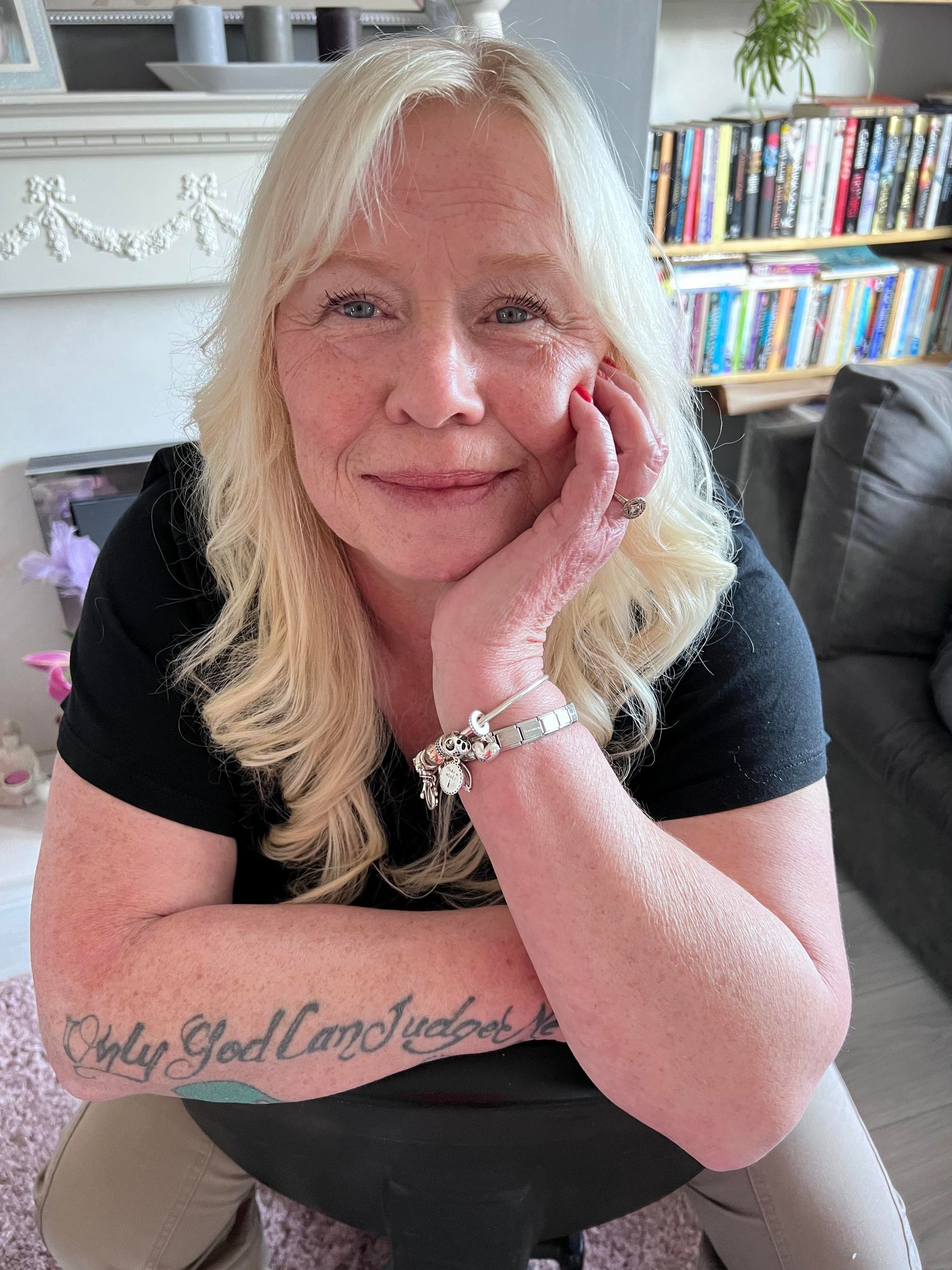Professional medium Elaine Somerville providing online and in-person mediumship readings, spiritual guidance and connections with loved ones in spirit.