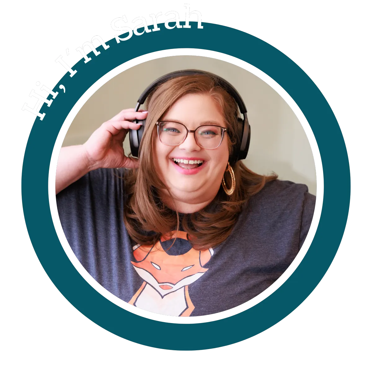 Hi, I'm Sarah and a photo of Sarah smiling with a microphone