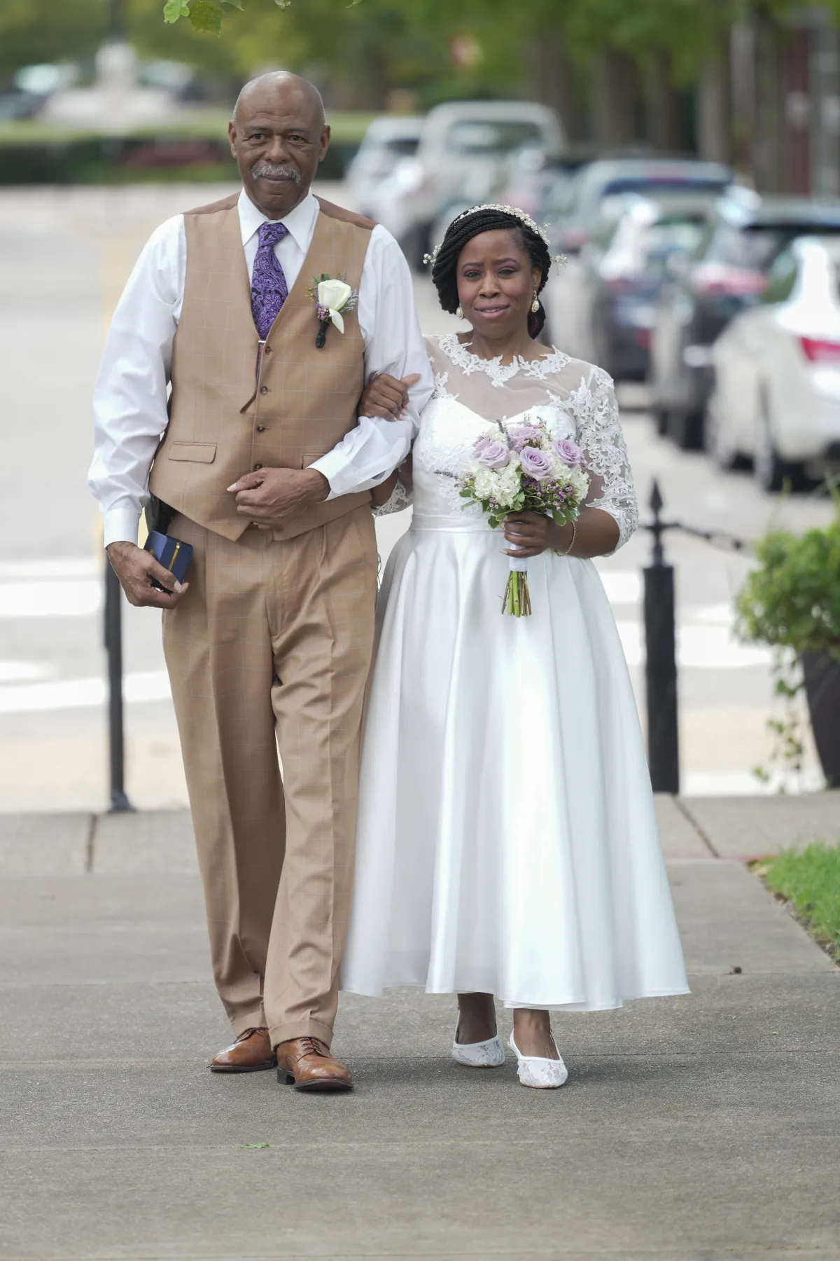 Outdoor wedding arrival — Executive Choices Photography