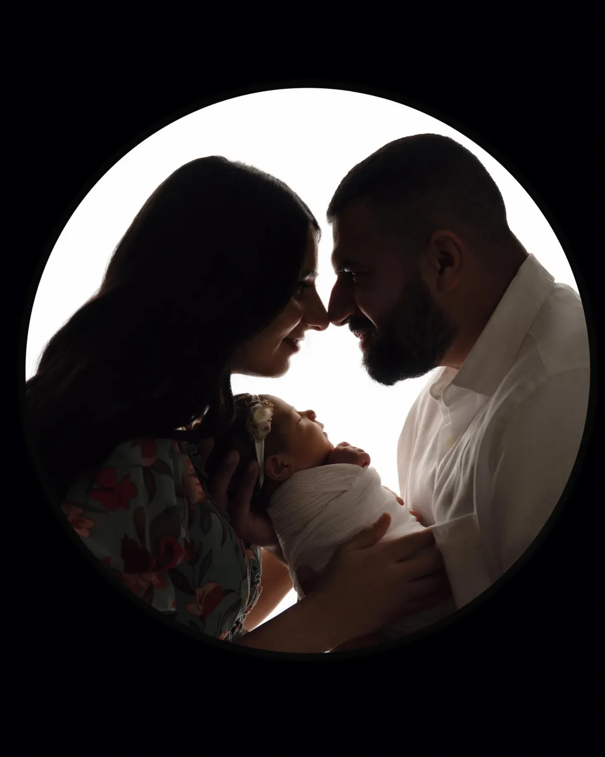 Newborn Parent Pose Backlit