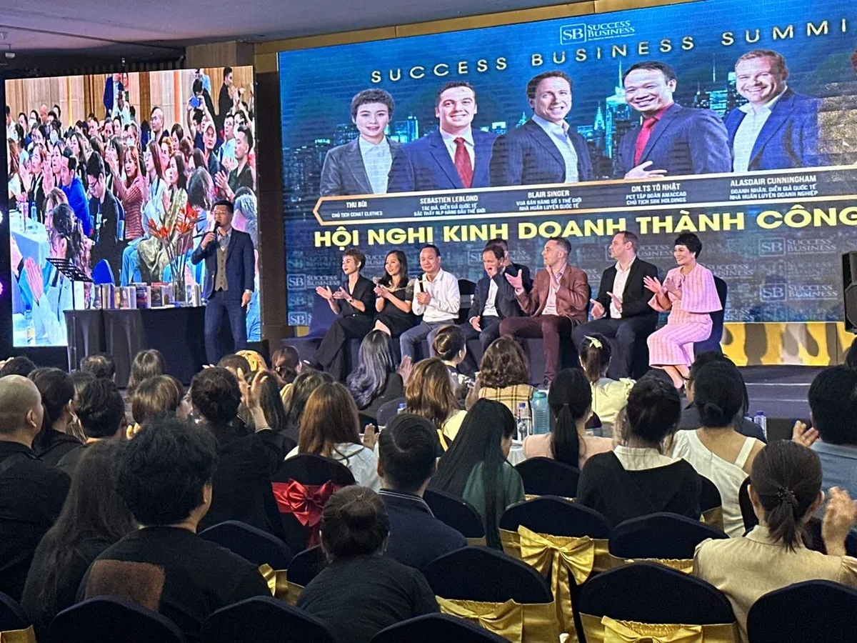 Alasdair Cunningham speaking on the expert panel at the Success Business Summit 2023 in Vietnam