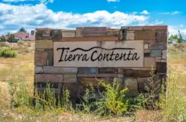 Low-maintenance composite deck in Tierra Contenta backyard