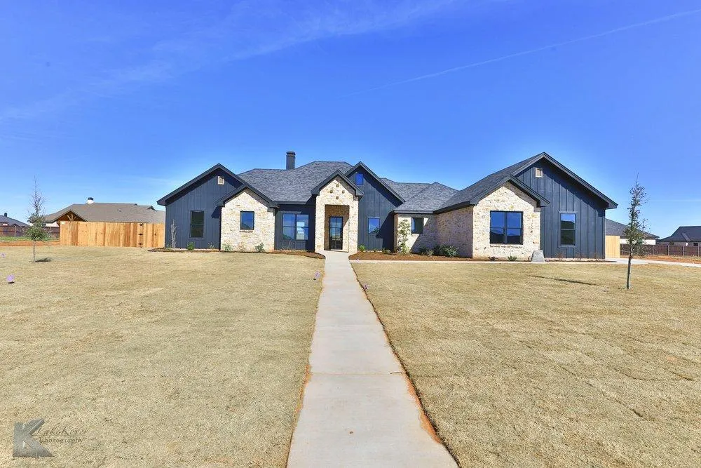 Abilene Concrete builds and installs Driveway
