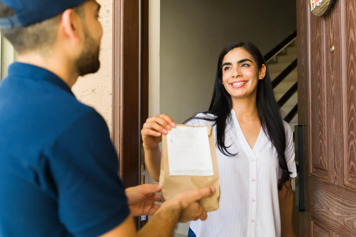 Discreet home delivery of private prescription medication from UK pharmacy.
