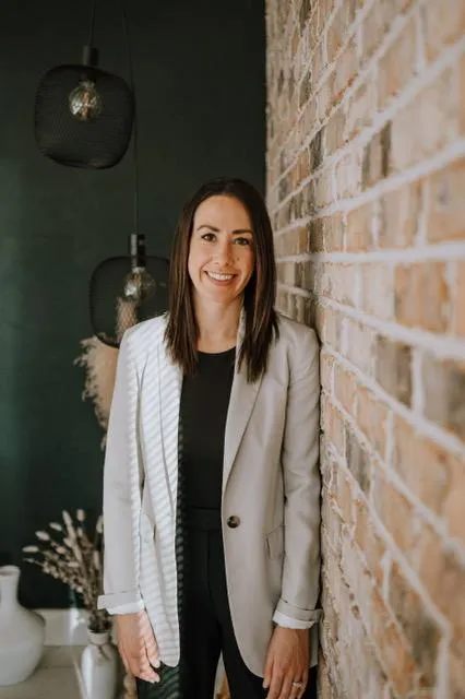 Sylvan Lake mortgage broker with a decade in banking, Stephanie blends industry expertise and active living to guide Alberta families with confidence.