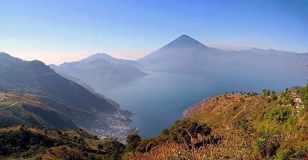 Ultimate Guide to Lake Atitlán Seasons